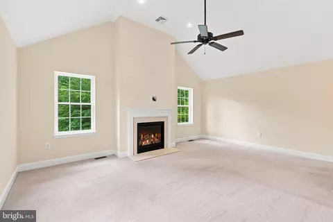 Living - 905 Newtown Rd, Devon, PA 19333 photo 13 of 14