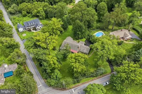 View/Area - 905 Newtown Rd, Devon, PA 19333 photo 2 of 4