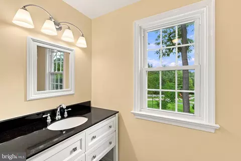 Bath - 905 Newtown Rd, Devon, PA 19333 photo 3 of 5