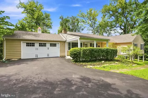 Exterior - 905 Newtown Rd, Devon, PA 19333 photo 4 of 5