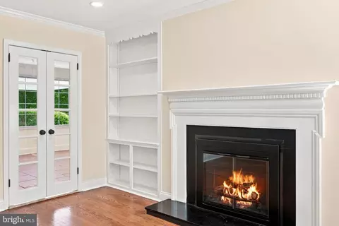 Living - 905 Newtown Rd, Devon, PA 19333 photo 7 of 14