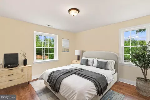 Bedroom - 905 Newtown Rd, Devon, PA 19333 photo 4 of 4