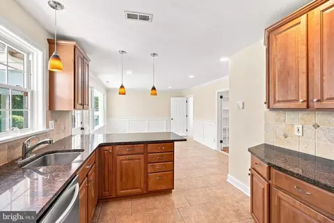 Kitchen - 905 Newtown Rd, Devon, PA 19333 photo 6 of 7