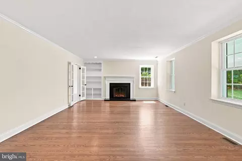 Living - 905 Newtown Rd, Devon, PA 19333 photo 1 of 14
