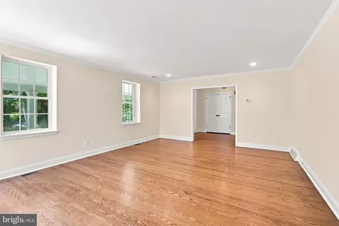 Living - 905 Newtown Rd, Devon, PA 19333 photo 9 of 14