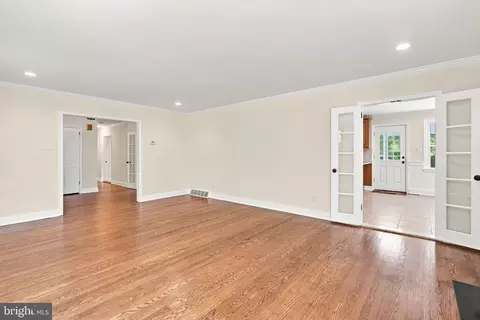 Living - 905 Newtown Rd, Devon, PA 19333 photo 8 of 14