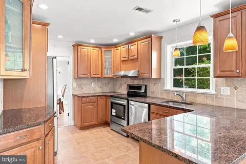 Kitchen - 905 Newtown Rd, Devon, PA 19333 photo 4 of 7
