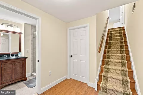 Entry Way - 905 Newtown Rd, Devon, PA 19333 photo 3 of 3