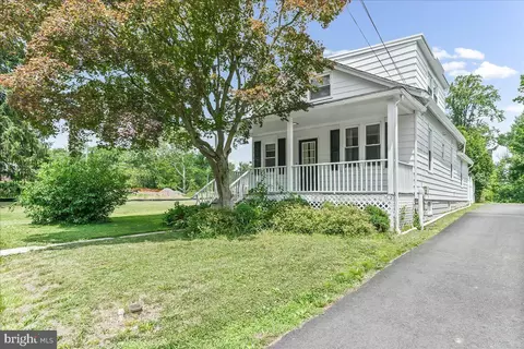 1019 Riverside Dr, Pottstown, PA 19465