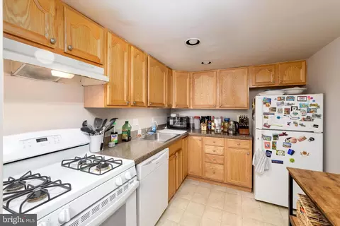 Kitchen - 304 Old Forge Xing #304, Devon, PA 19333 photo 1 of 2