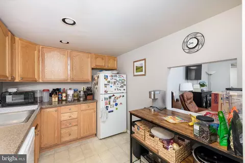 Kitchen - 304 Old Forge Xing #304, Devon, PA 19333 photo 2 of 2
