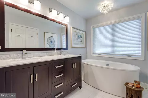 Bath - 79 Andover Ct, Chesterbrook, PA 19087 photo 2 of 5