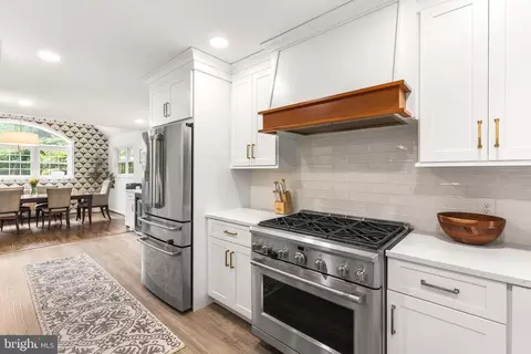 Kitchen - 661 Old Eagle School Rd, Wayne, PA 19087 photo 3 of 4