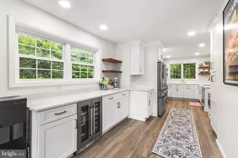 Kitchen - 661 Old Eagle School Rd, Wayne, PA 19087 photo 4 of 4
