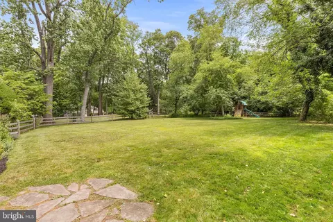 Exterior - 661 Old Eagle School Rd, Wayne, PA 19087 photo 5 of 6