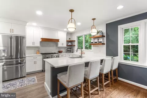 Kitchen - 661 Old Eagle School Rd, Wayne, PA 19087 photo 1 of 4