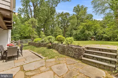Exterior - 661 Old Eagle School Rd, Wayne, PA 19087 photo 4 of 6