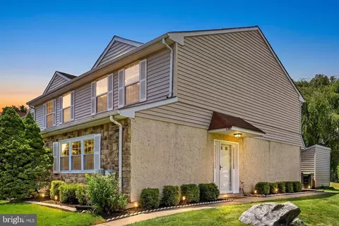 720 Springfield Ct, Downingtown, PA 19335