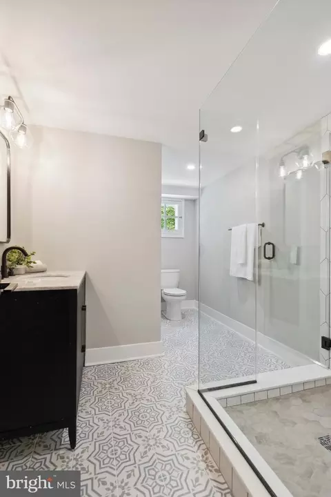 Bath - 1110 W Valley Rd, Wayne, PA 19087 photo 6 of 7
