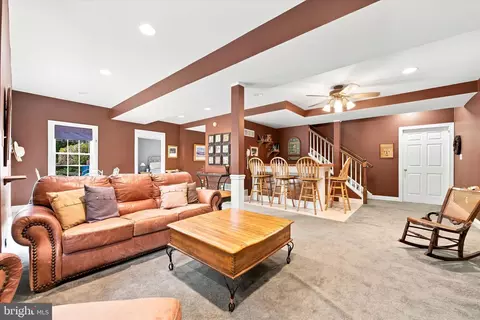713 Dunmoore Ln, West Chester, PA 19380