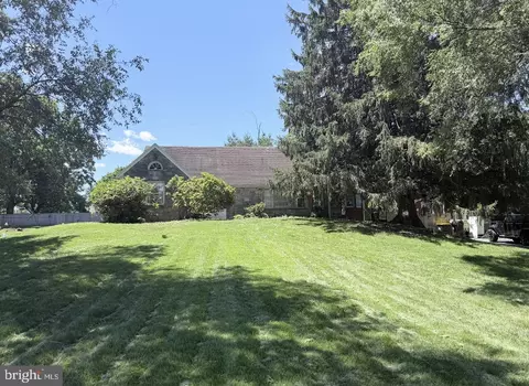 18 Galicia Dr, Phoenixville, PA 19460