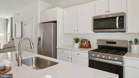 615 Tyrion Ln, Downingtown, PA 19335