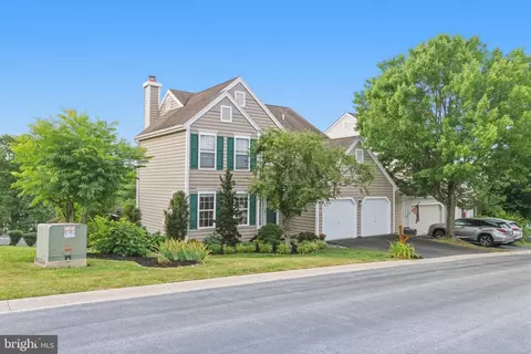 415 Carpenters Cove Ln, Downingtown, PA 19335