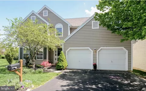 415 Carpenters Cove Ln, Downingtown, PA 19335