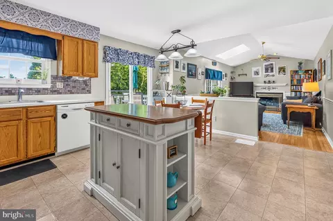 Kitchen - 429 Deep Willow Dr, Exton, PA 19341 photo 4 of 4