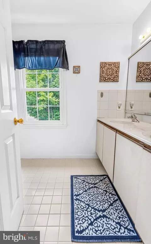 Bath - 429 Deep Willow Dr, Exton, PA 19341 photo 1 of 4