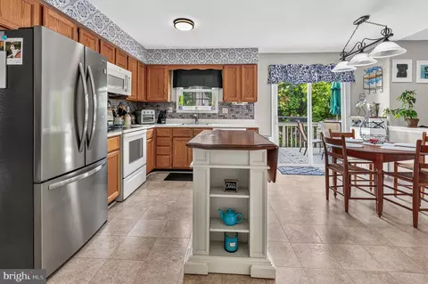 Kitchen - 429 Deep Willow Dr, Exton, PA 19341 photo 2 of 4