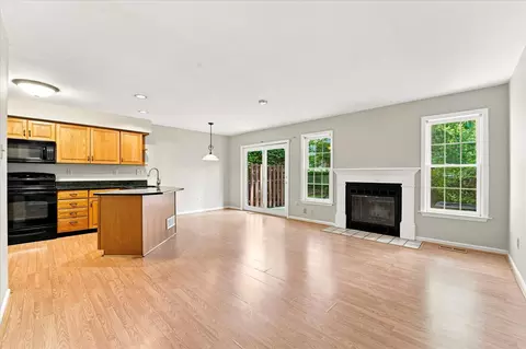 Living - 302 Brighton Cir, Devon, PA 19333 photo 3 of 6