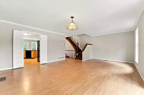 Living - 302 Brighton Cir, Devon, PA 19333 photo 2 of 6