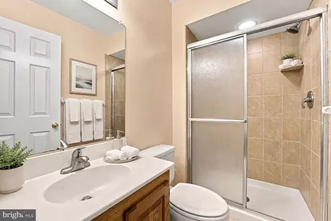 Bath - 302 Brighton Cir, Devon, PA 19333 photo 4 of 4