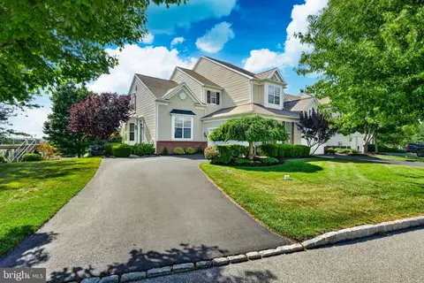 226 N Caldwell Cir, Downingtown, PA 19335