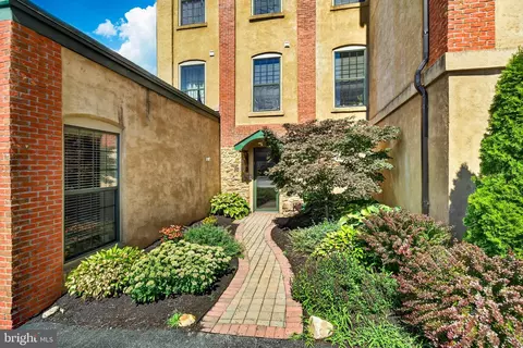 541 Washington Ave #202, Phoenixville, PA 19460