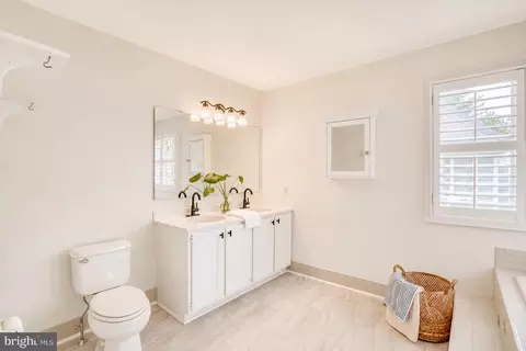 Bath - 101 E Thomas Ct, Kennett Square, PA 19348 photo 2 of 6