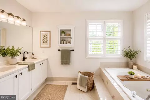 Bath - 101 E Thomas Ct, Kennett Square, PA 19348 photo 1 of 6