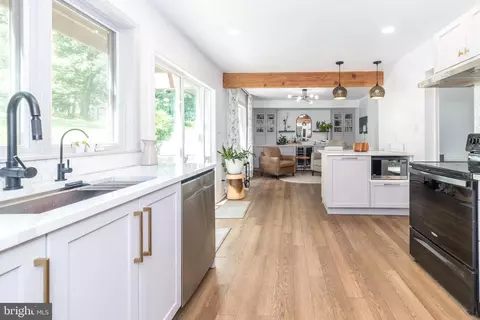 Kitchen - 329 Biddle Dr, Exton, PA 19341 photo 4 of 5