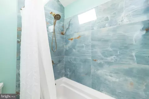 Bath - 329 Biddle Dr, Exton, PA 19341 photo 2 of 3