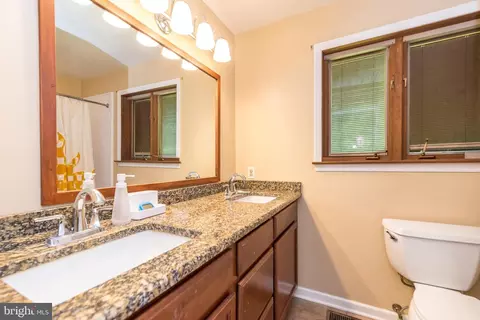 Bath - 329 Biddle Dr, Exton, PA 19341 photo 3 of 3