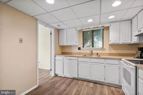 Kitchen - 209 Chase Rd, Chesterbrook, PA 19087 photo 4 of 4