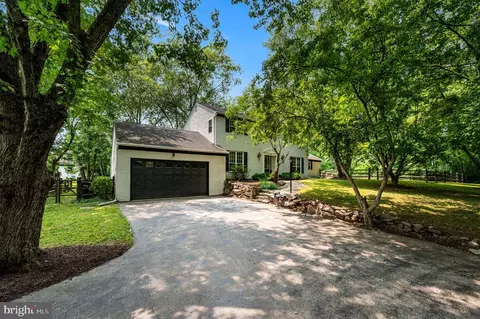 497 Black Swan Ln, Berwyn, PA 19312