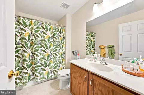 Bath - 277 Cherry Ln, Kennett Square, PA 19348 photo 1 of 3