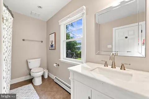 Bath - 417 Heatherwood Ln, Devon, PA 19333 photo 6 of 6