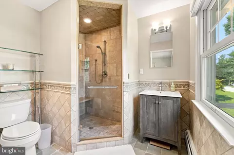 Bath - 417 Heatherwood Ln, Devon, PA 19333 photo 5 of 6