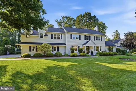 Exterior - 417 Heatherwood Ln, Devon, PA 19333 photo 2 of 10