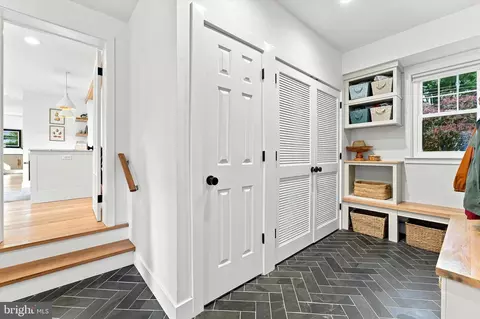Entry Way - 417 Heatherwood Ln, Devon, PA 19333 photo 3 of 4