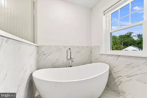 Bath - 417 Heatherwood Ln, Devon, PA 19333 photo 4 of 6