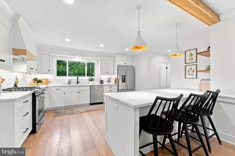 Kitchen - 417 Heatherwood Ln, Devon, PA 19333 photo 2 of 7